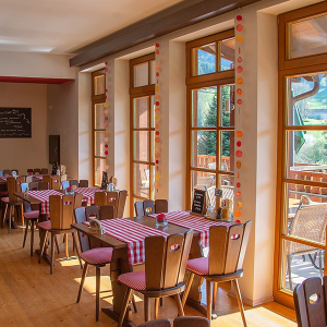 innenraum-restaurant-wolfach-halbmeil-kinzigtal-trendcamping